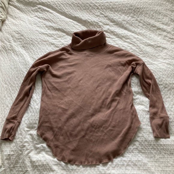 The Group Babaton Aritzia Oversized Cowl Neck Waffle Shirt - Picture 1 of 2